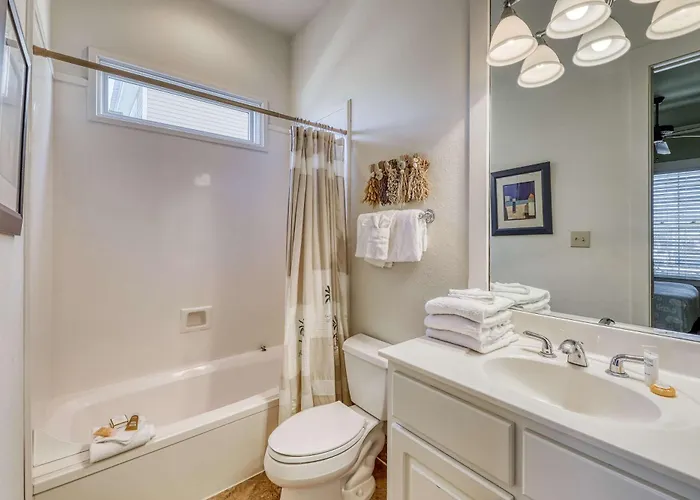 Luxurious Gulf-front W Direct Access Close To Shops & Dining Holiday home Gulf Shores