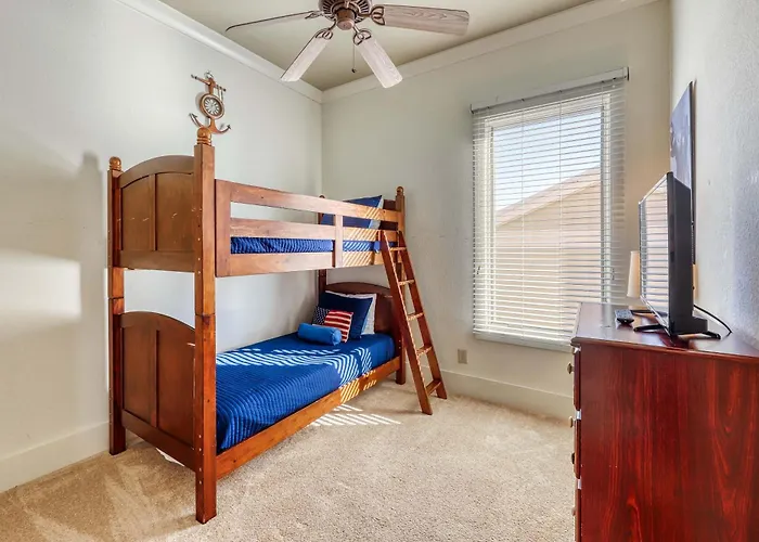 Luxurious Gulf-front W Direct Access Close To Shops & Dining Holiday home *