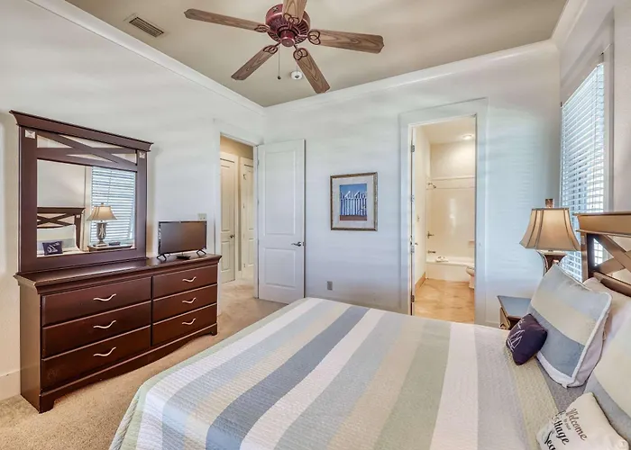 Holiday home Luxurious Gulf-front W Direct Access Close To Shops & Dining
