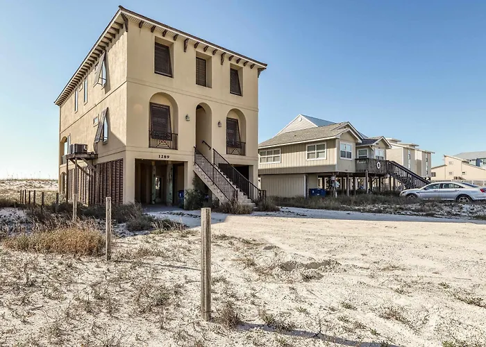 Luxurious Gulf-front W Direct Access Close To Shops & Dining Holiday home *